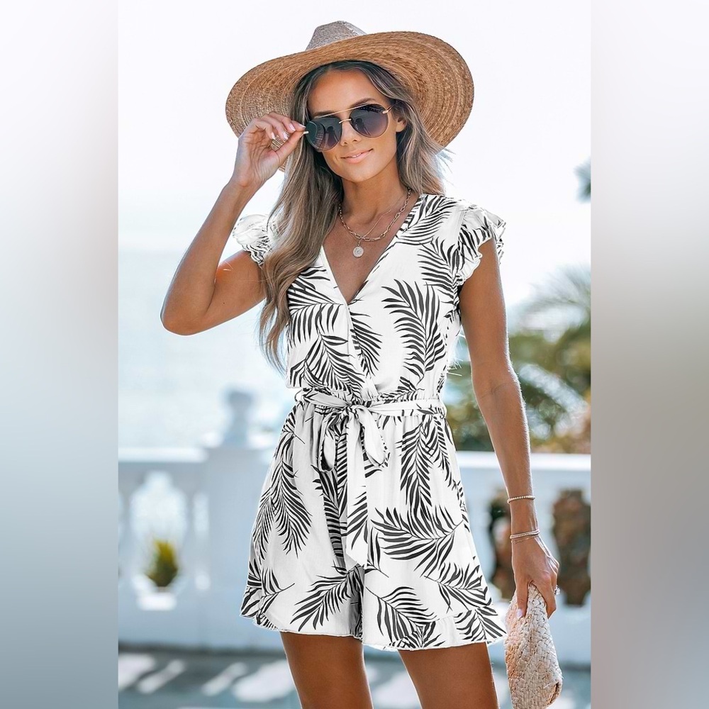 NWT | CUPSHE | Tropical Surplice Flutter Sleeve Loose Leg Romper | Sz S